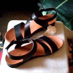 BLACK SANDALS 11 NWT